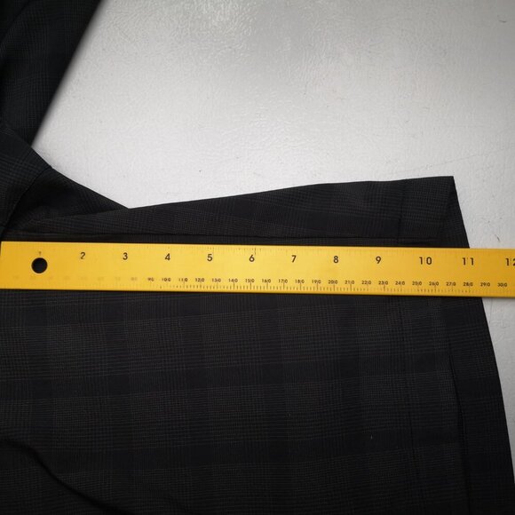 Avia Men's Size Medium Dark Grey & Black Plaid Zipper & Button Closure Shorts - Picture 13 of 13